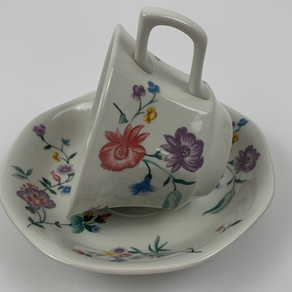 Laura Ashley teacup and saucer set - Picture 7 of 7